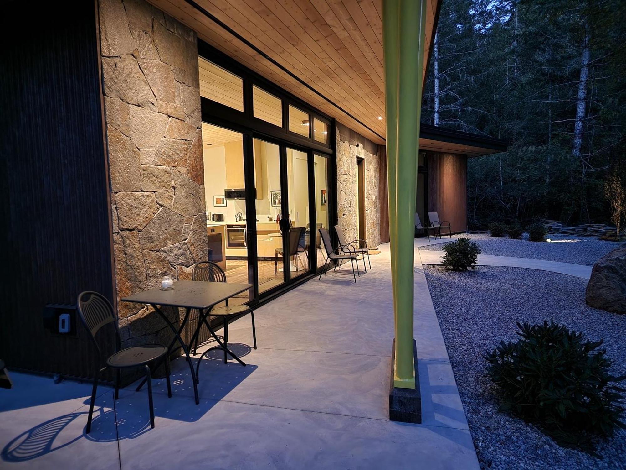 Hotel The Shed At Moon Dance Madeira Park Exterior foto
